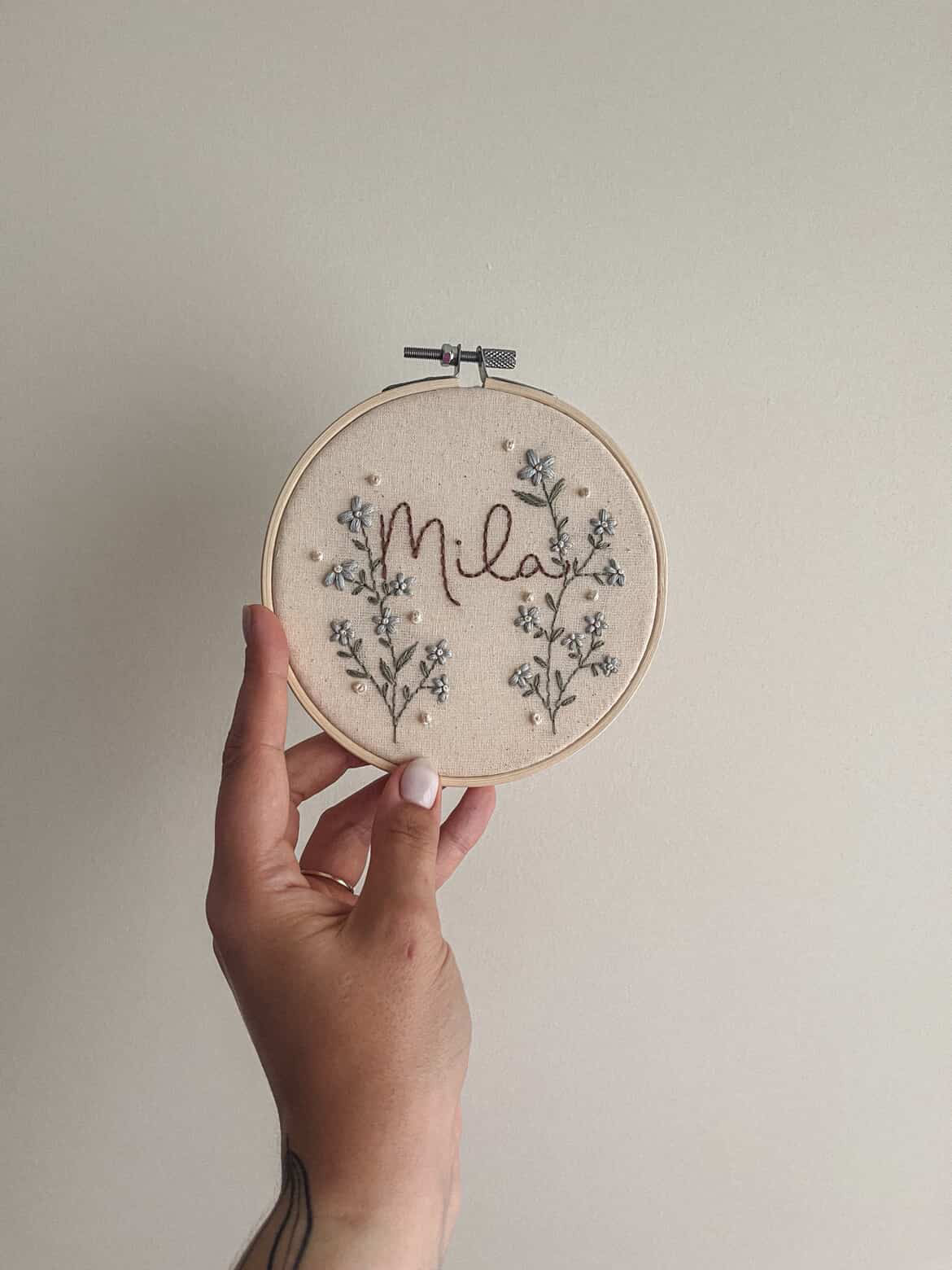 Broderie fleurs montantes