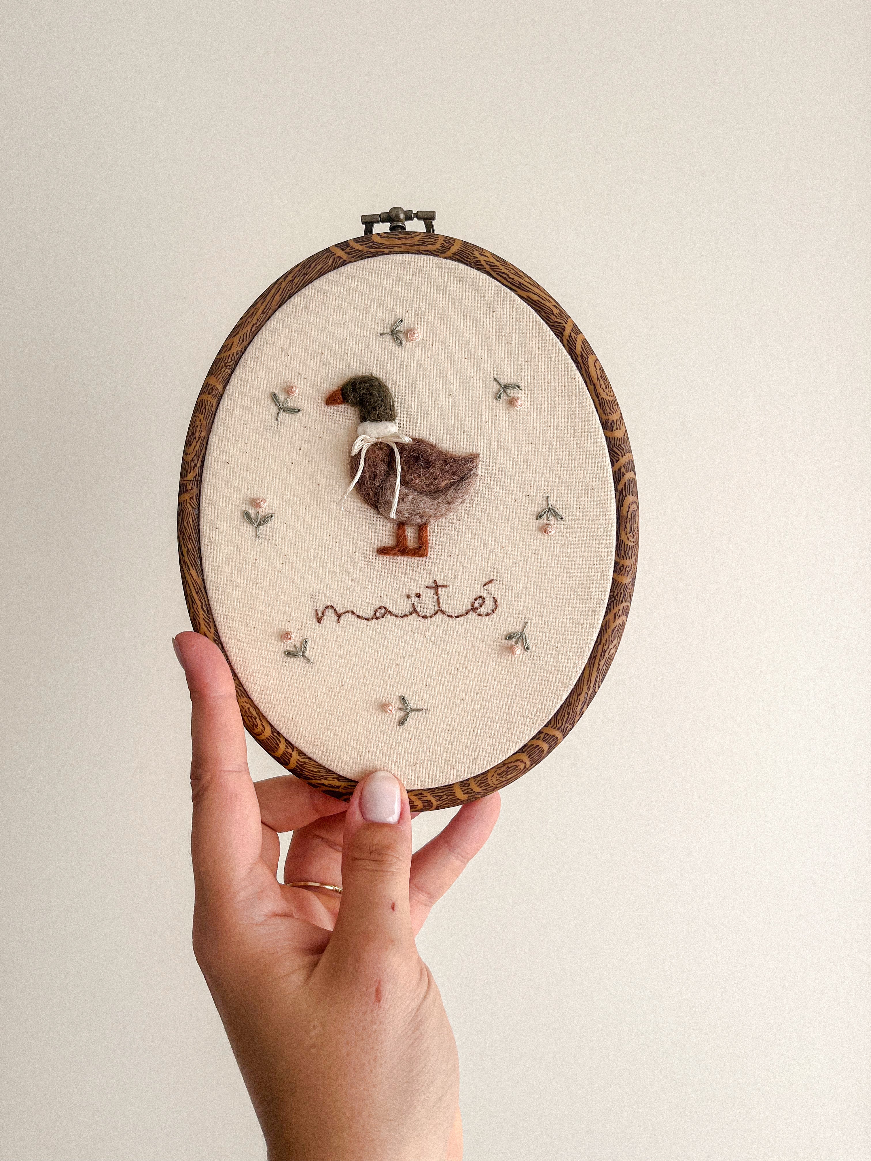 Feutrine avec prénom + petites broderies