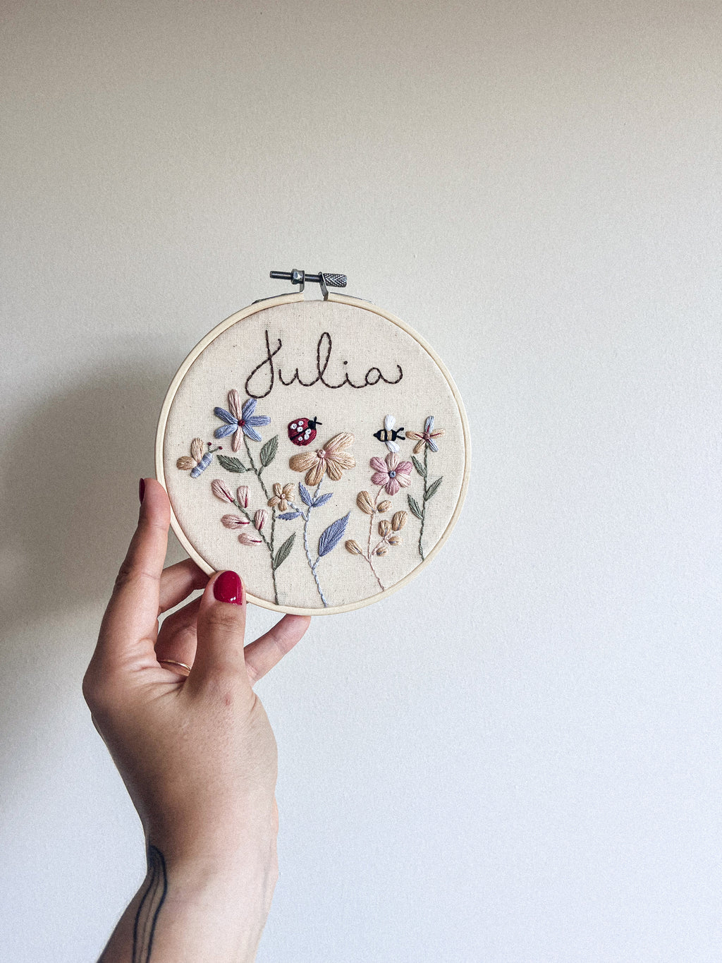 Broderie fleurs montantes