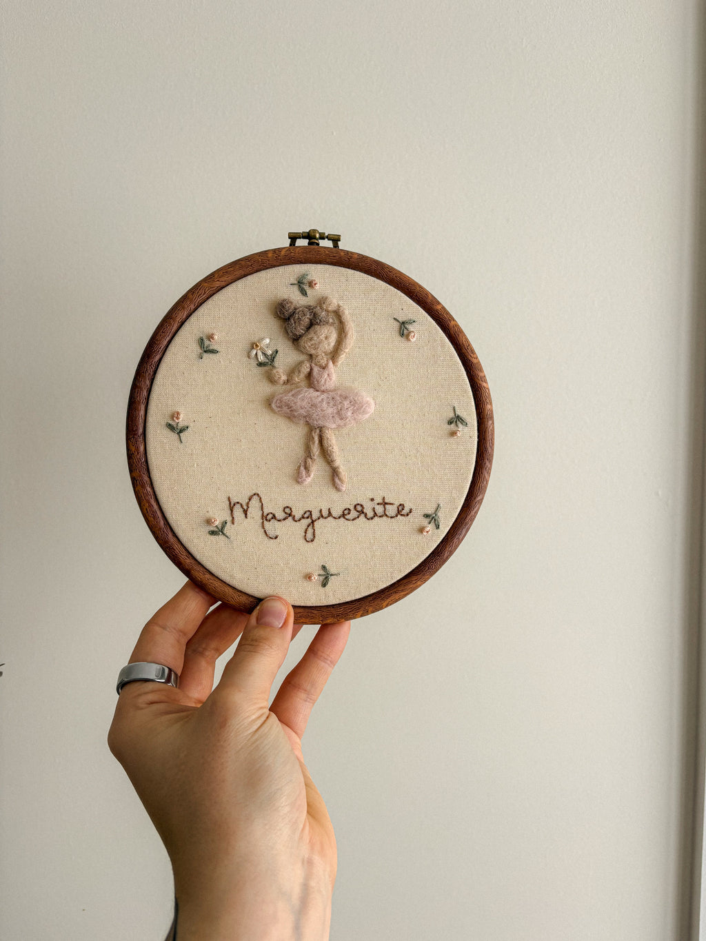 Feutrine avec prénom + petites broderies