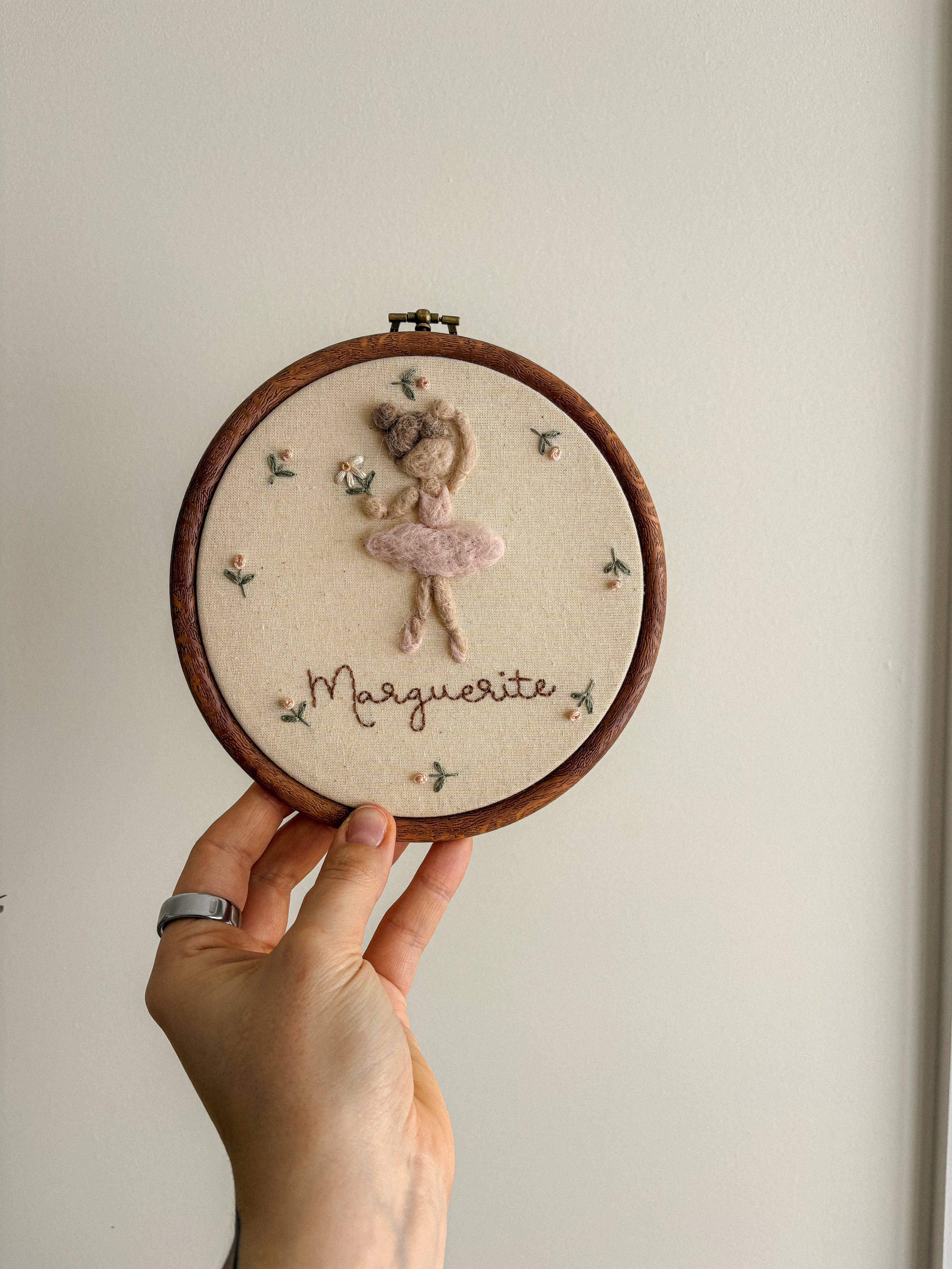 Feutrine avec prénom + petites broderies