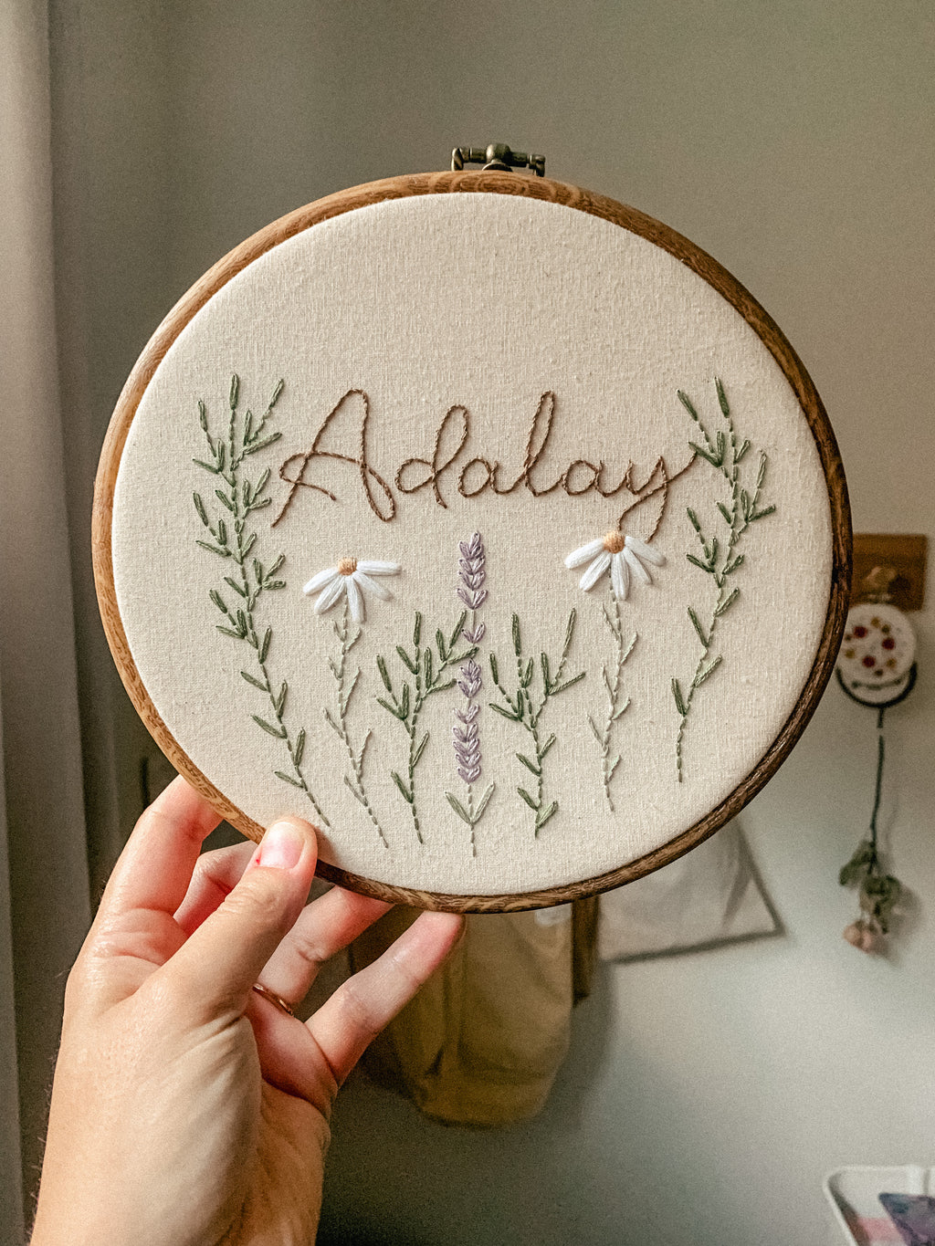 Broderie fleurs montantes