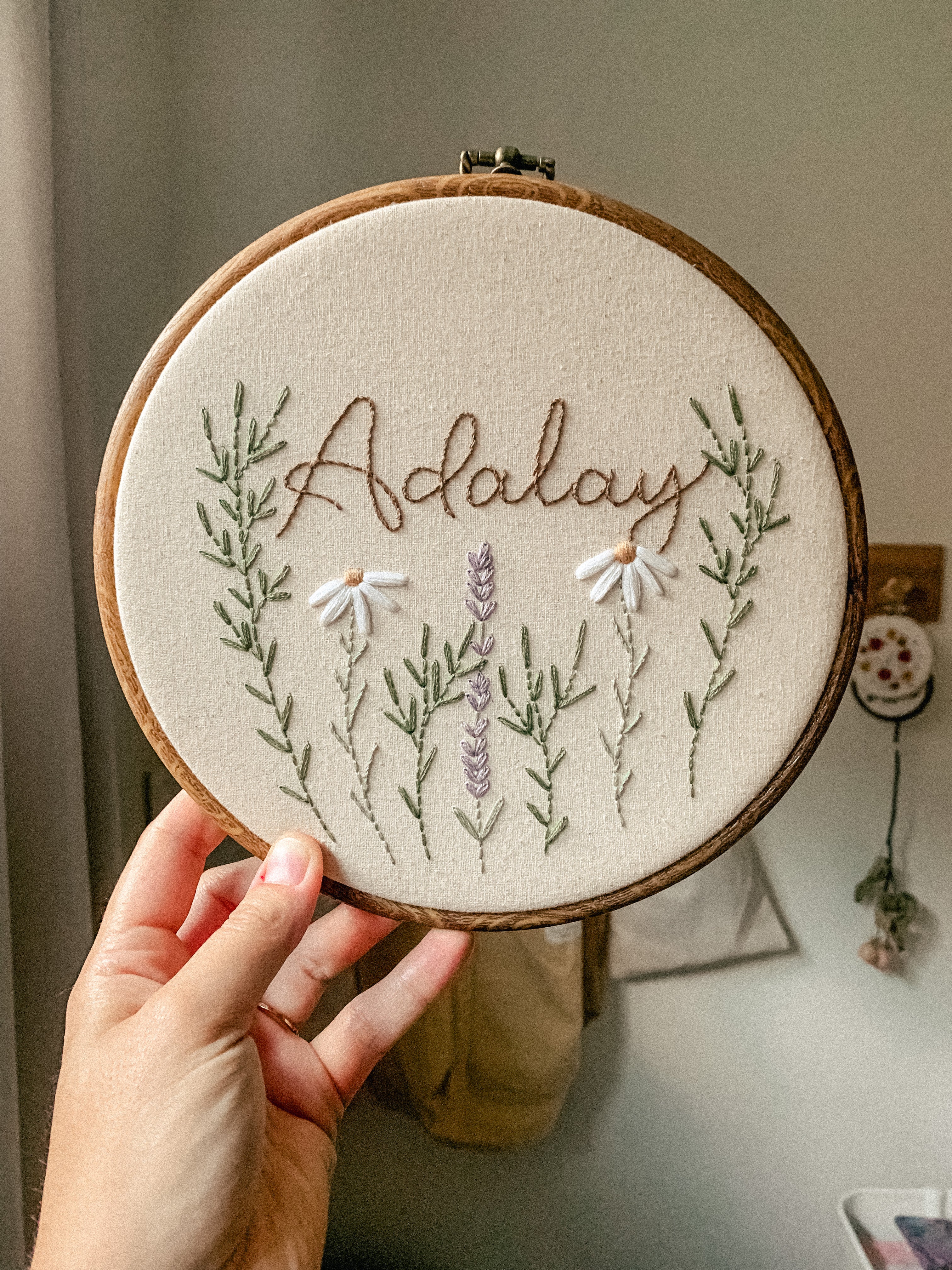 Broderie fleurs montantes