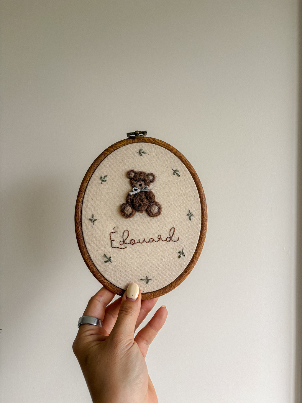 Feutrine avec prénom + petites broderies