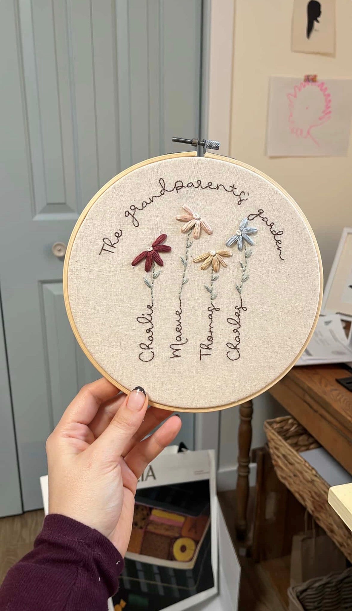 Broderie avec bouquet + phrase et prénom