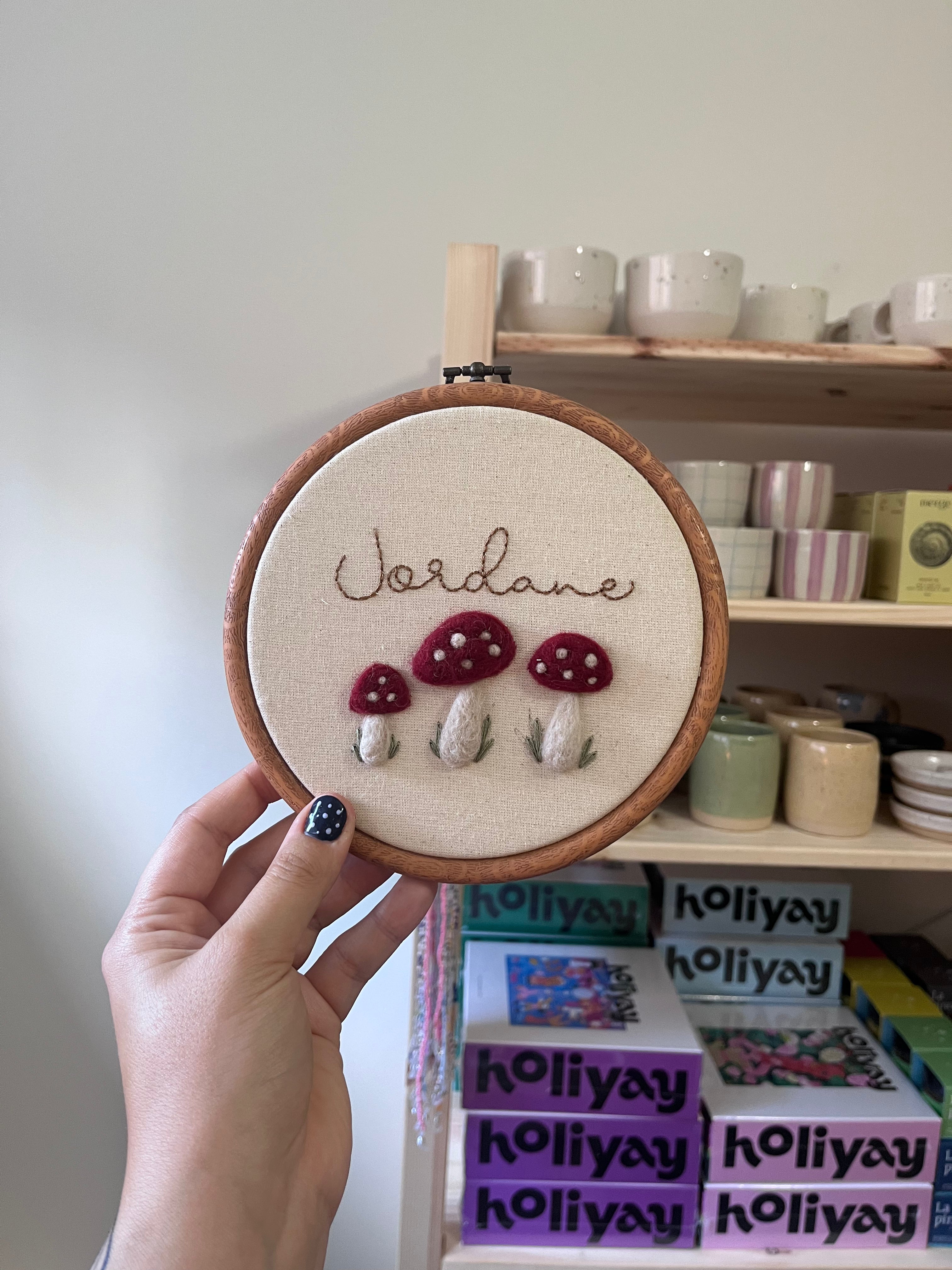 Feutrine avec prénom + petites broderies